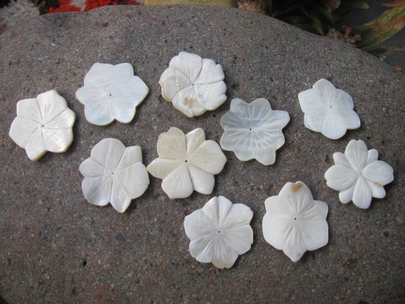 Carved shell flower single hole button - image 1