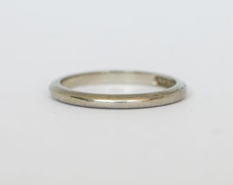 Vintage 18k White Gold Band Inscribed 10-10-26 size 5.5