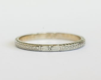 Anello vintage in oro bianco 18 carati con incisione JR su legno, data 6-14-28, misura 6.5.