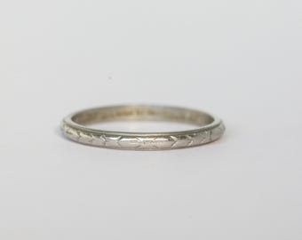Antique Platinum eingravierte Band Größe 6,5