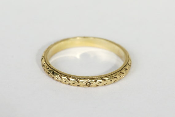 Vintage 14k Yellow Gold Engraved Band - image 5