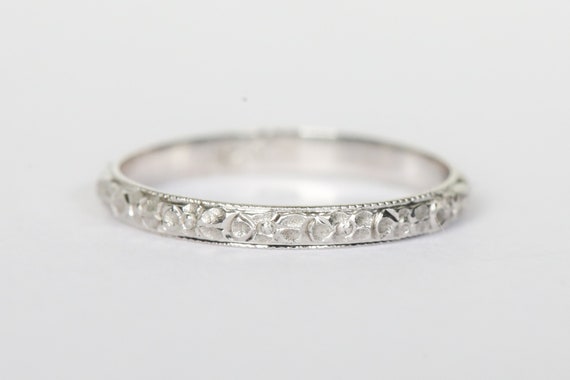 Vintage 18k White Gold Engraved Band - image 1