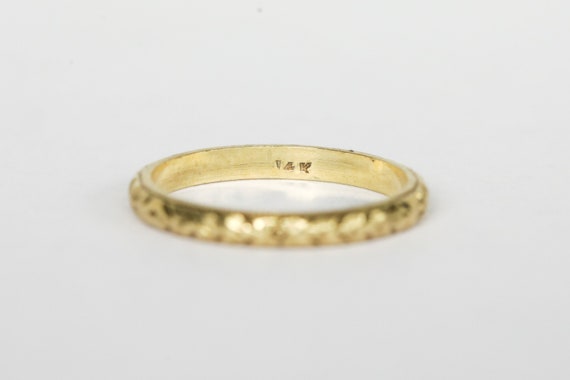 Vintage 14k Yellow Gold Engraved Band - image 8