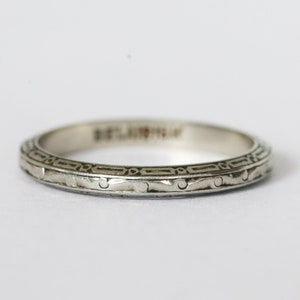 Vintage 18k White Gold Belais Engraved Band 6