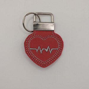 Heartbeat Heart Marine Vinyl Keychain – Perfect Gift for Nurses, Doctors & Medical Professionals