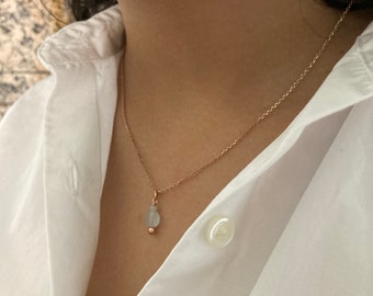 Collier aigue-marine sur la chaine en argent doré, bijou d'été, cadeau pour femme.