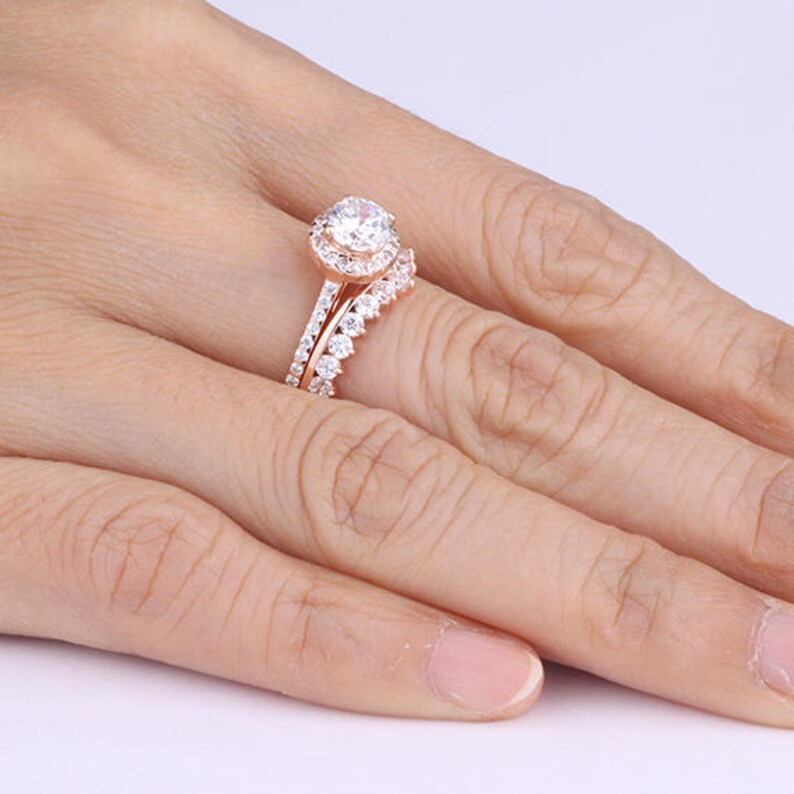 6mm Round Halo Rose Gold Wedding Set Curved Design Half Eternity Side Band Engagement Anniversary Rings Set 2 Pieces Matching Ring