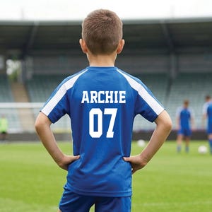 Conjunto de camiseta y pantalón corto de fútbol personalizados, uniforme de equipo con nombre, número y logotipo personalizados.