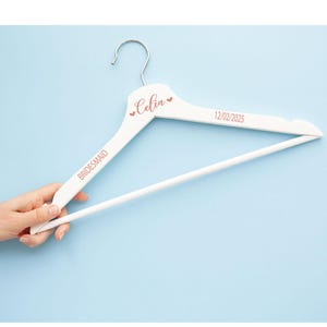 Gruccia personalizzata per sposa Grucce per sposa e damigella d'onore Abito da sposa personalizzato Regalo per damigella d'onore Gruccia per damigella d'onore Nome personalizzato Ricordo di nozze