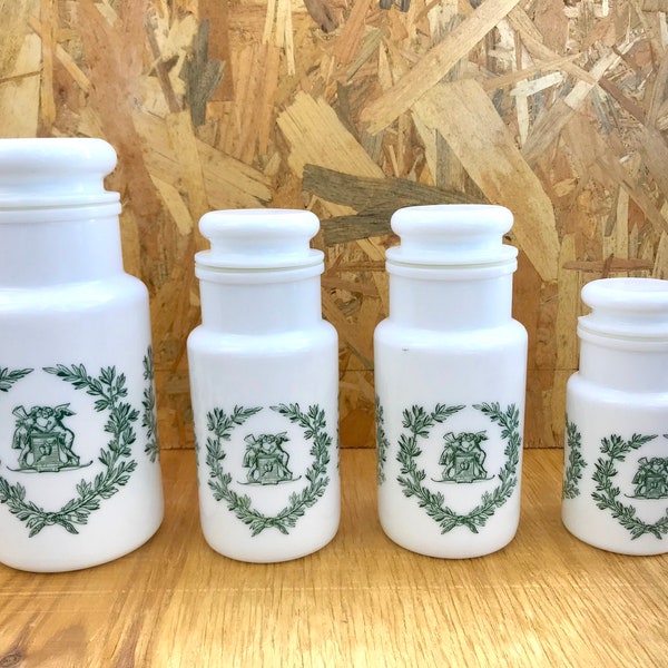 4 Pots d'apothicaire en opaline blanche et décor vert menthe.
