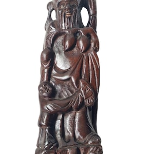 Handgesneden rozenhouten beeld van een wijze met bone teeth inleg - china, begin 20e eeuw china republiek handcarved antique figure chinese