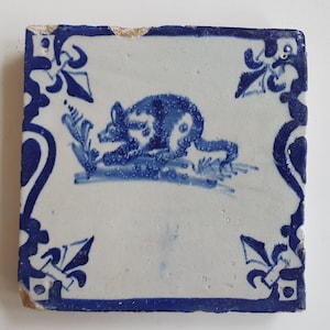 Antique Dutch Tile with a rat decorated with baluster sides and french lily corner motifs - Dated 1640, Dutch Delft