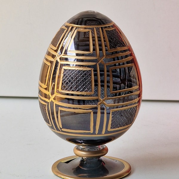 Fabergé Royal collection, Royal family amarant glass gilt egg, with paper and box