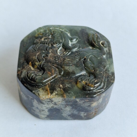 jade chinese stempel stamp, with dragon and characters Gem