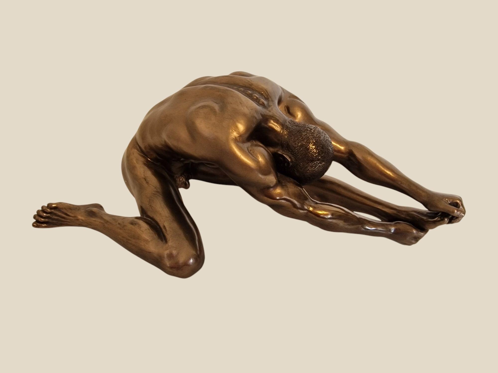Veronese Design Statuette homme nu debout dans des palmiers en résine coulée à froid Bronze antique 29 cm Veronese Design Statuette homme nu debout dans des palmiers en résine coulée à froid Bronze antique 29 cm