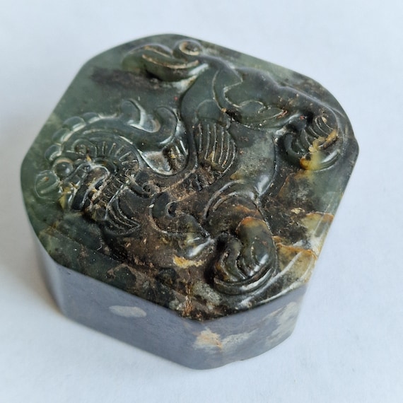 jade chinese stempel stamp, with dragon and characters Gem