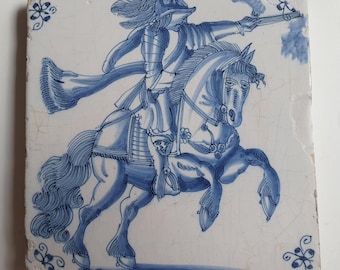 アムステルダムで発見された17世紀のデルフト産の鳥を描いた多色タイル