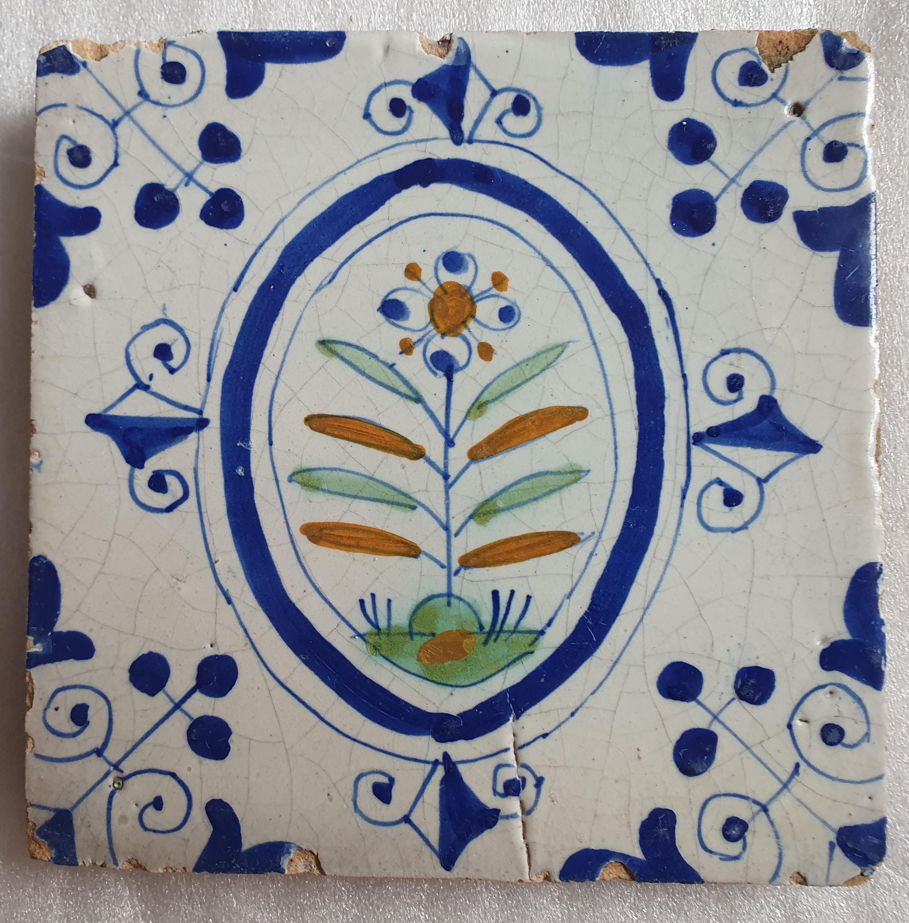 オランダの多色植木鉢のアンティークタイル 17 世紀 - デルフト