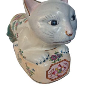 poes, XL  Chinese Famille Rose Porcelain Cat Figure, Vintage Hand-Painted Floral Cat Statue,  Oriental Chinoiserie Decor porcelain