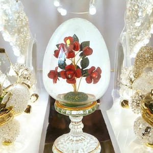 House of Fabergé, faberge Crystal Collector Egg, Faberge F.Mint Enamel Red Bouquet Egg, Oostenrijks kristal, email, 24K verguld, nepparels