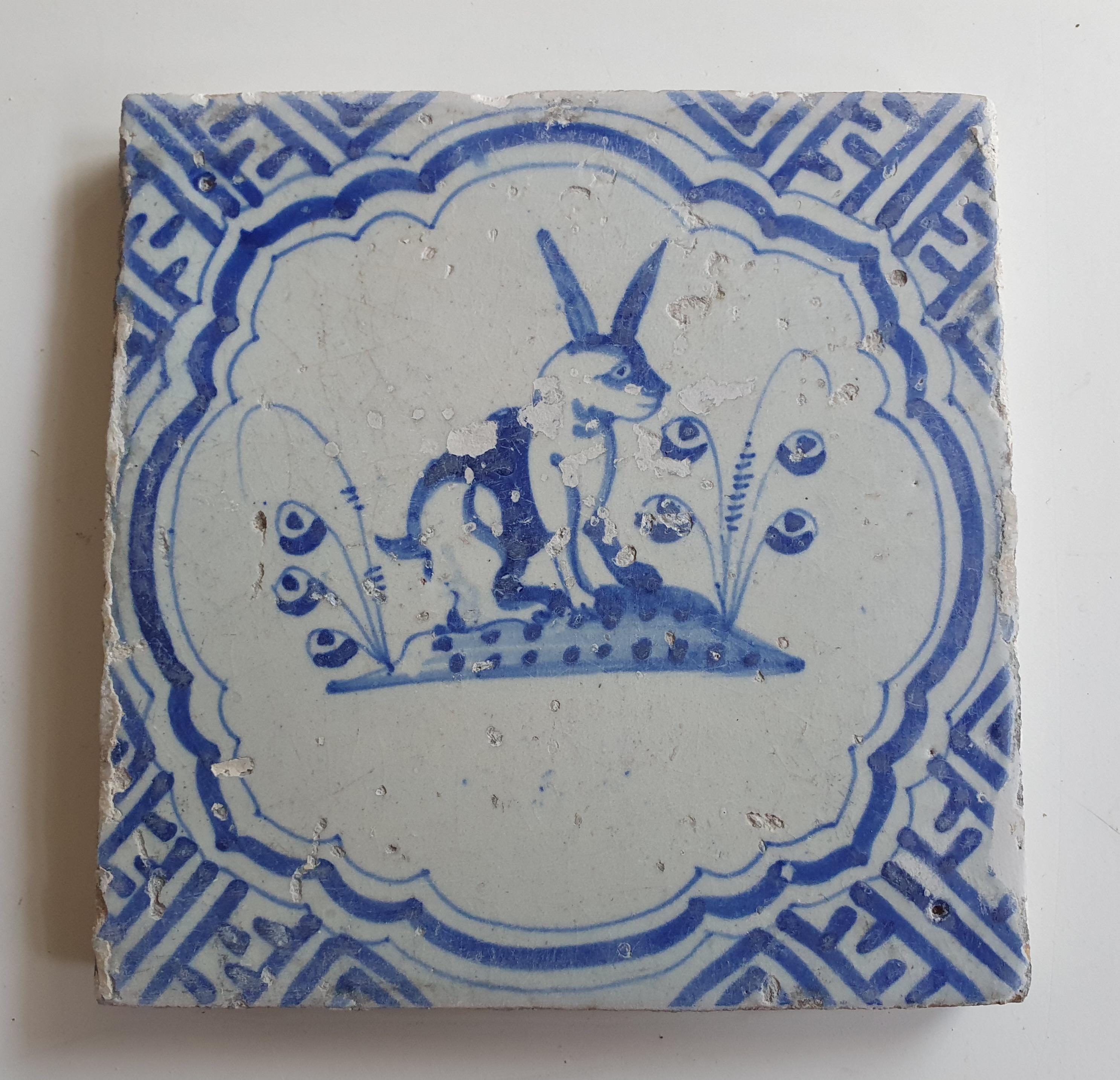 17世紀のアンティークオランダデルフトブルータイル - 蛇行模様の