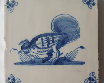 アムステルダムで発見された17世紀のデルフト産の鳥を描いた多色タイル