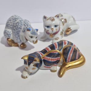Herend, Satsuma und Imari, 3 Porzellan Katzen handbemalt, in Zusammenarbeit mit der Franklin Mint