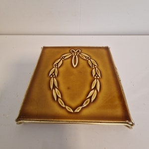 coaster art nouveau, ceramic art tile in brass frame, ca 1900, UK arts crafts early