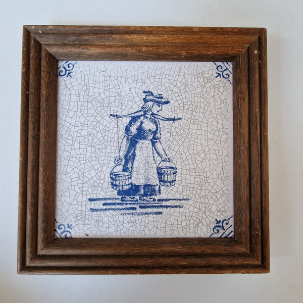 dutch delft blue tile Nederlandse tegel met milkmaid melkmeisje met juk, ossenkop hoekmotief 20e eeuw dutch tile  framed  oxhead