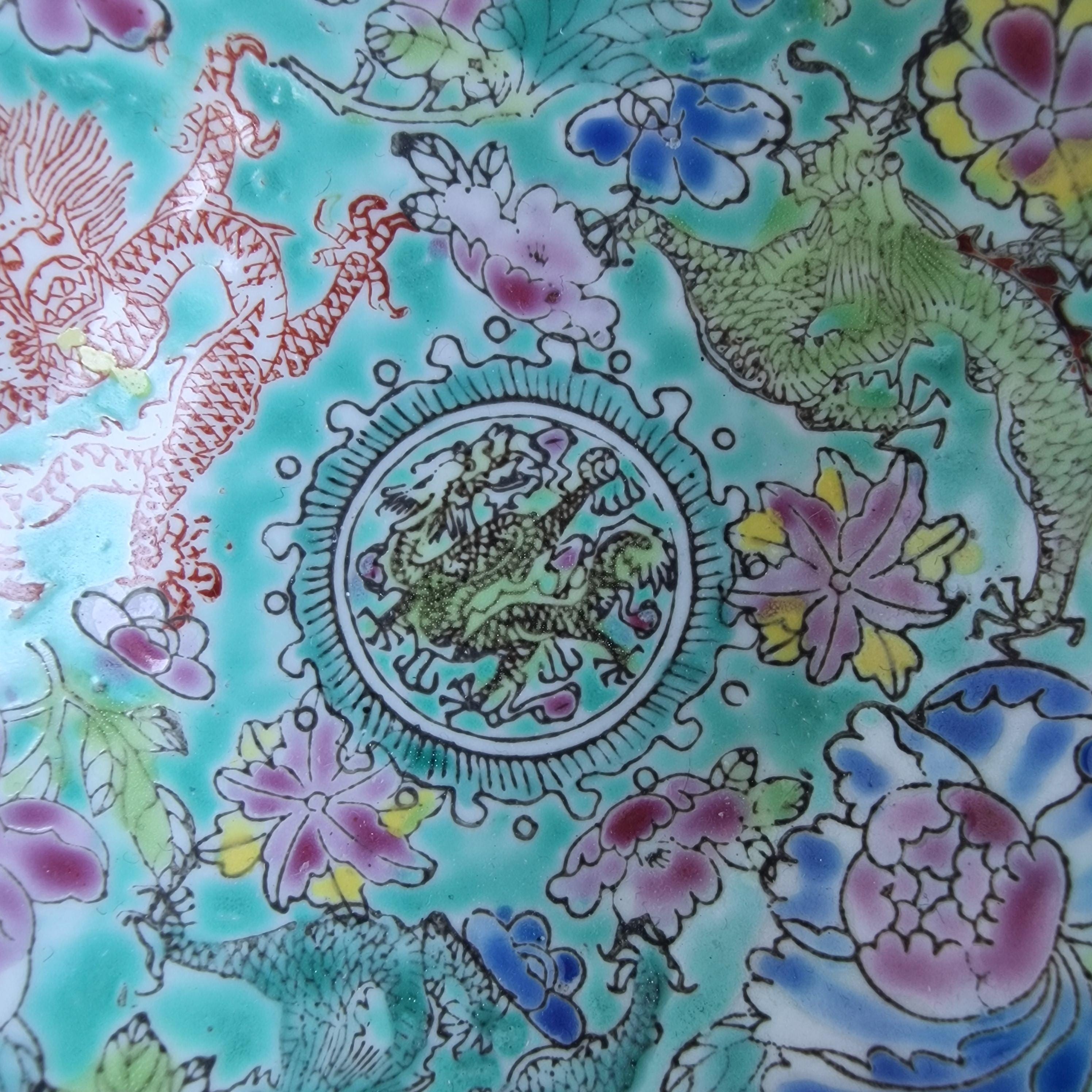 手描きの中国景徳鎮の署名入り卵殻磁器ボウル ドラゴン/花柄 ミッド