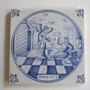 Antieke tegel met Bijbelse voorstelling  ca 1970 in ossekophoek, antique dutch delft blue tile bible