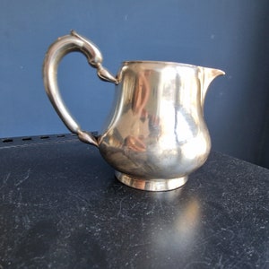 Christofle zilver Parijs Frankrijk zilverwerk hallmark Vintage Christofle Parijs melk kan roomkan luxe, it has a small unnoticeable dent