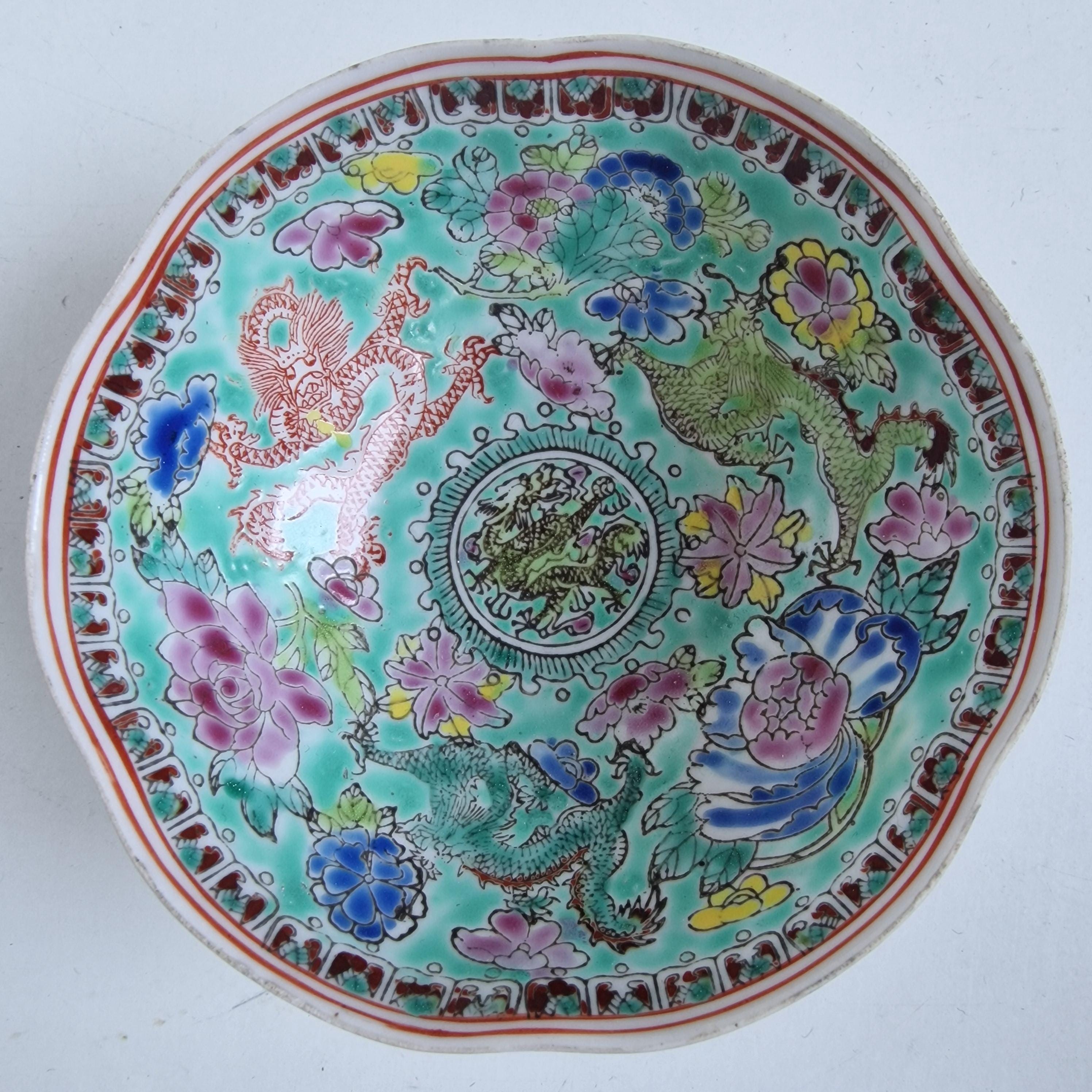 手描きの中国景徳鎮の署名入り卵殻磁器ボウル ドラゴン/花柄 ミッド