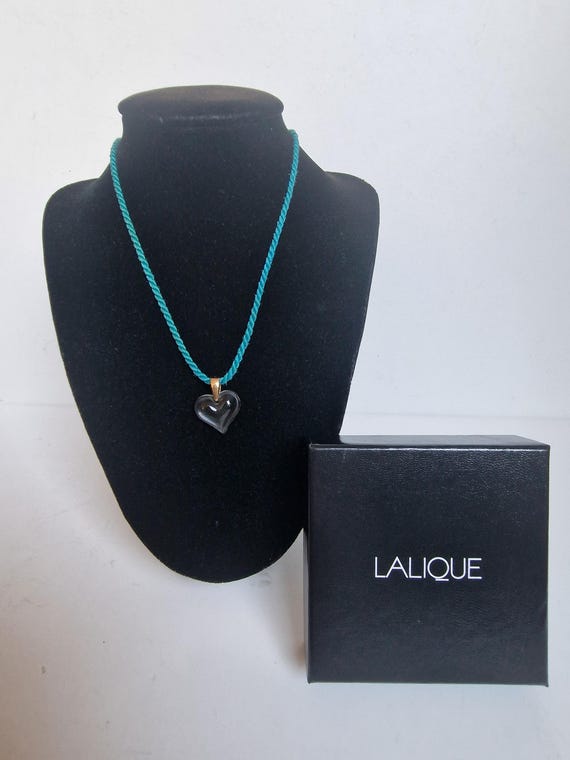 Pendentif Ancien En Cristal Bleu Signé Lalique France - Grand Cœur Plaqué Or, Longueur 30-35 Cm
