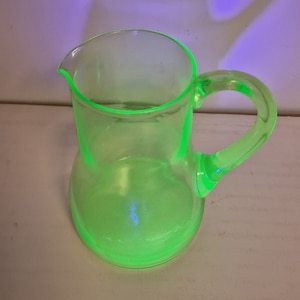 JANNEKE gereserveerd Uranium glass anna green glass jug milkjug waterjug waterkan kan