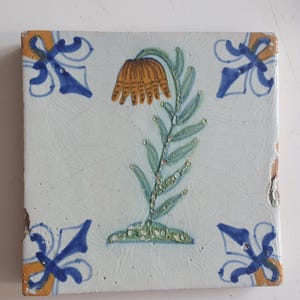 dutch flower  Gouda rare delft polychrome tile, 1620