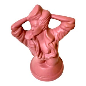 80&#39;s Lady sculpture pink typical eighties lady figure tretchikoff style,  roze