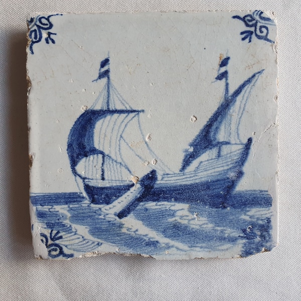 dutch delft tile boat  ship - Hollands schip, ossenkop hoekmotief - gedateerd  17th, tjalk kotter botter ship sailing boat bootje