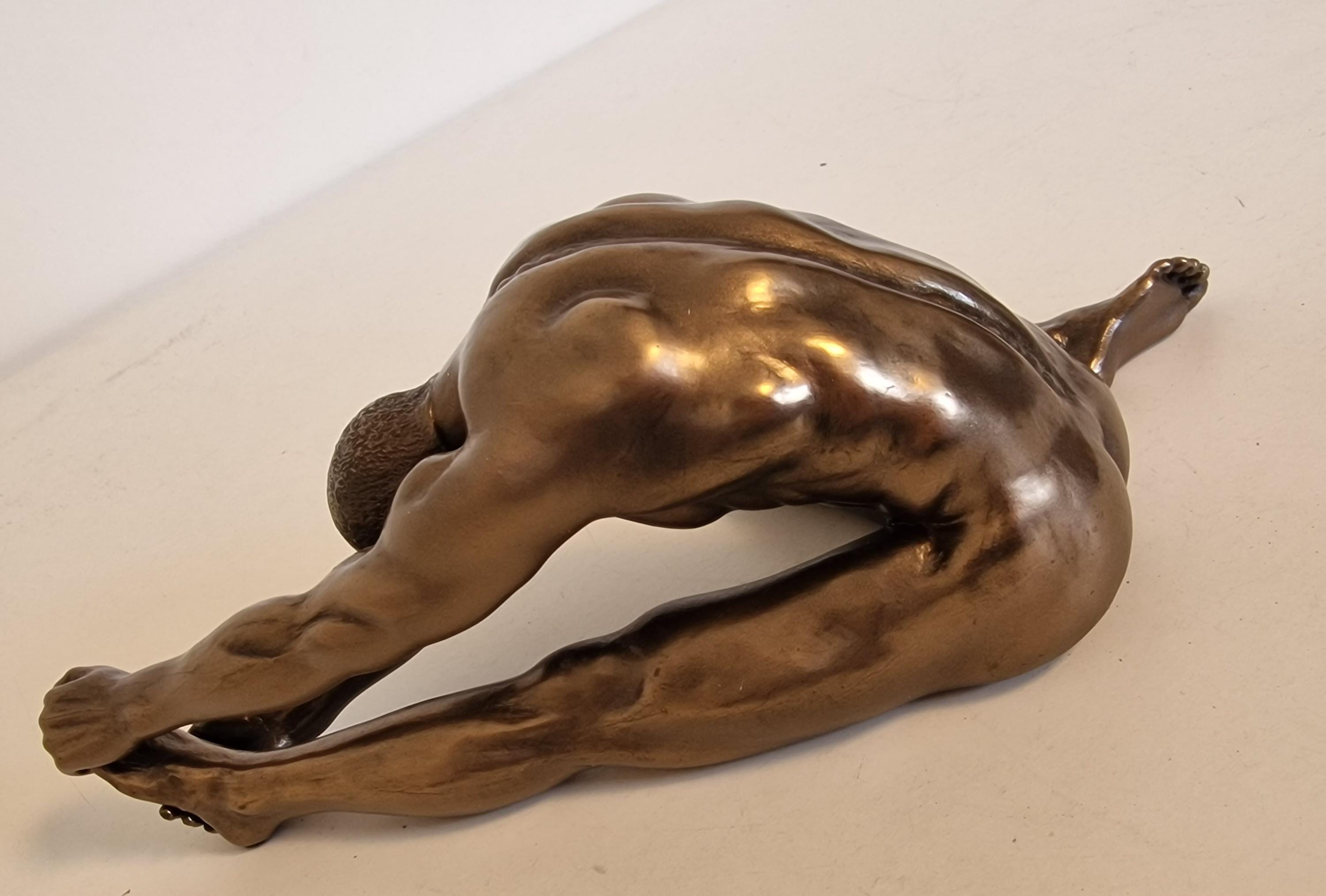Statue homme assis en résine 40 cm
