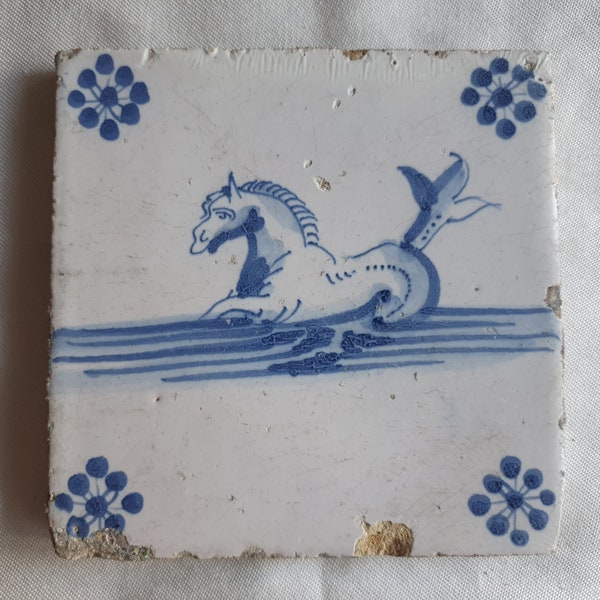 seacreature Dutch Delft blue tile Nederlandse tegel -  op zee grond, 17e eeuw, 17th century 1640-1650 spiderhead corner zeewezen