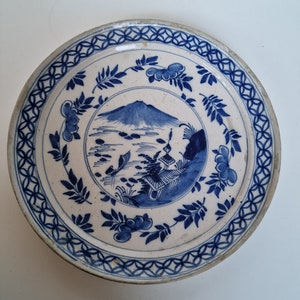 Dutch Delft plate, schotel, delftsblauw, d ca 22 cm, 18th century, Delft pottery handpainted plate antique, chinoise decor VOC around 1750