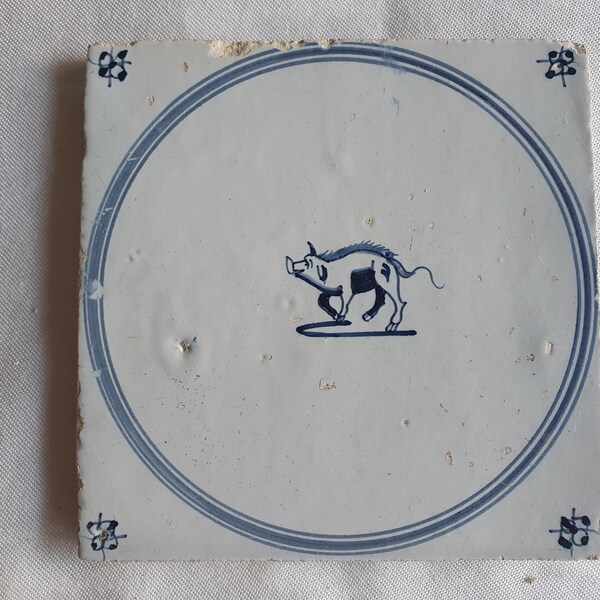 18th antique happy pig dutch delft circle tile 18th century vrolijk varkentje blue delft tile wild pig TEGEL cirkeltegel