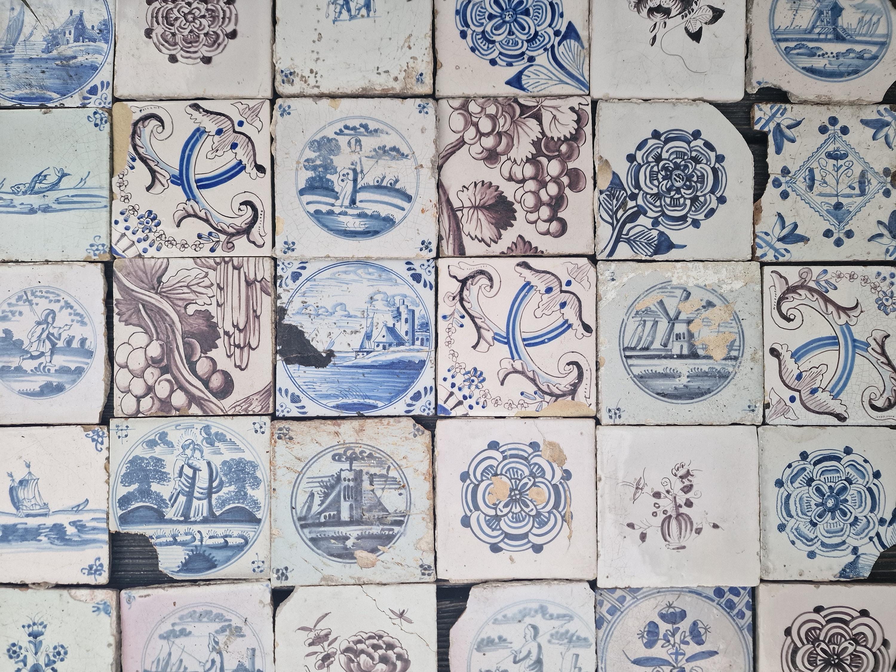 30x 17th, 18th and 19th century Delft build in tiles / parts tilefield field tegelveld, 30 x  antique Dutch build-in blue and manganese