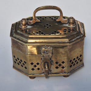 geurbrander antiek. Antique 18th/19th Century Dutch Brass Pastille Burner – Pierced Scent Box from the Netherlands krekeldoosje