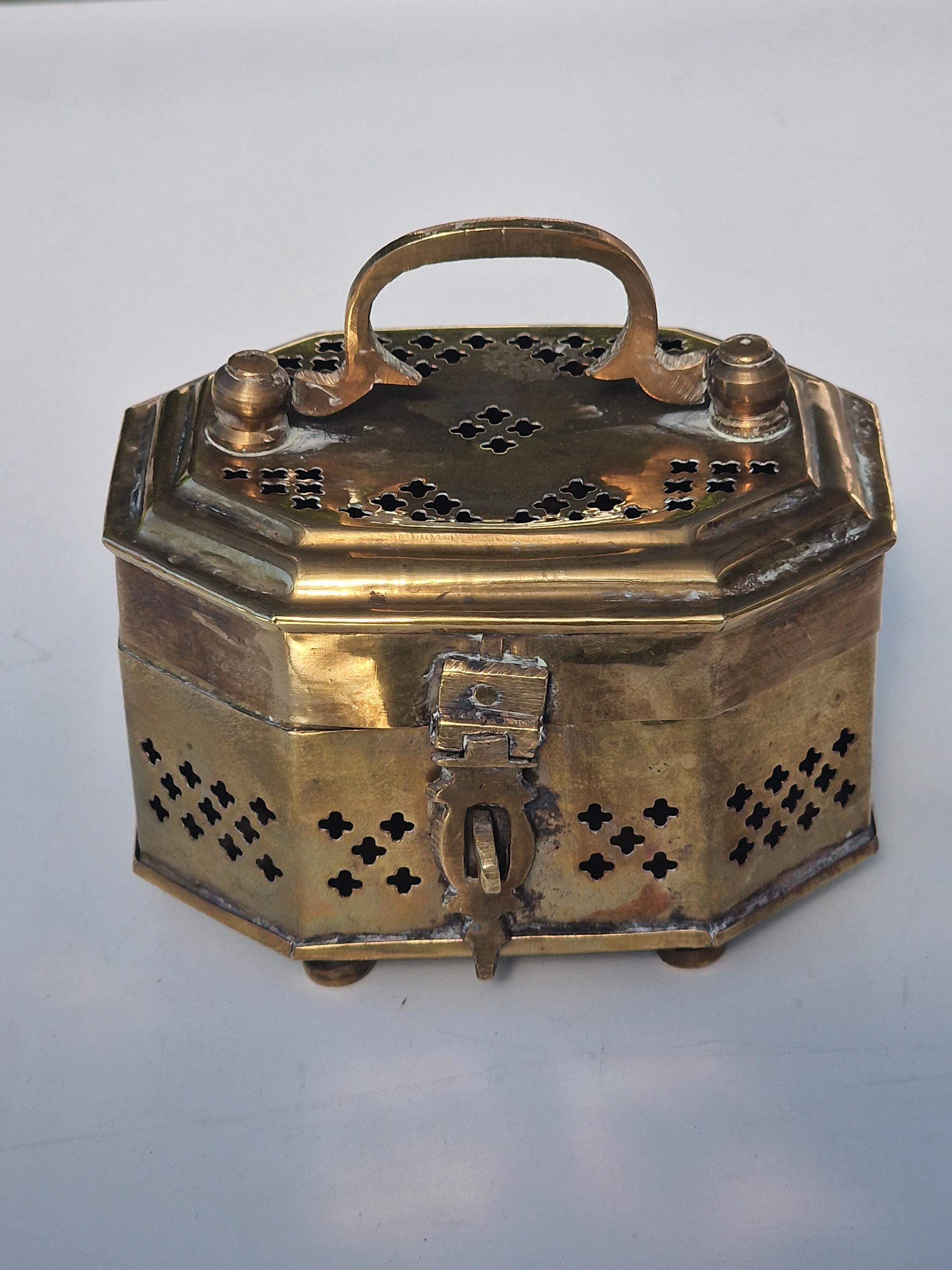 アンティークのオランダ製真鍮パスティルバーナー - ピアス付き香水