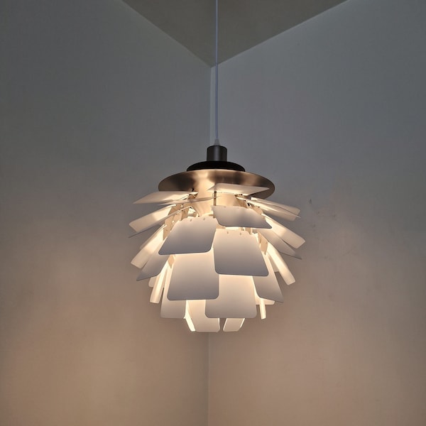 ARTICHOKE designer hang lamp, met originele Louis Poulsen kap, after poul henningsen design hanging lamp, with original Poulsen hood