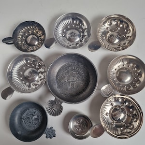 Old french wine tasting collectie van 9 Franse Tastevin of Sommelier Cup voor wijnproeven, Prachtige verzameling french objects old antique