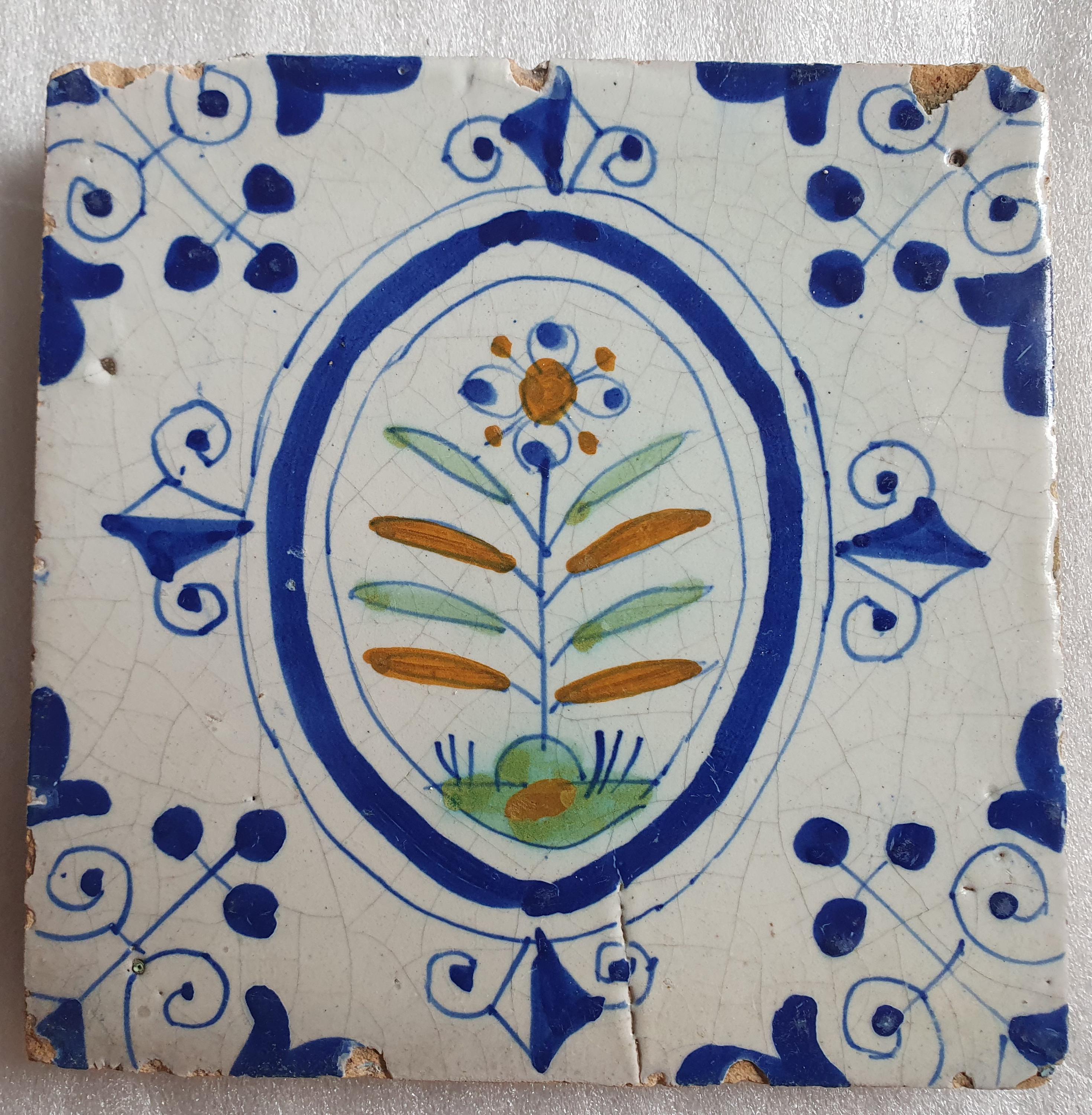 オランダの多色植木鉢のアンティークタイル 17 世紀 - デルフト