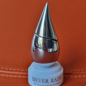 silver rain la prairie retired collector collectable bottle ! Silverrain laprairie 5ml