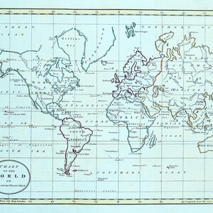 Peut inclure: Une carte du monde ancienne, avec un fond bleu clair et des détails géographiques précis. La carte comprend les continents, les océans et les lignes de grille, avec des étiquettes textuelles indiquant les lieux et le titre "Chart of the World".
